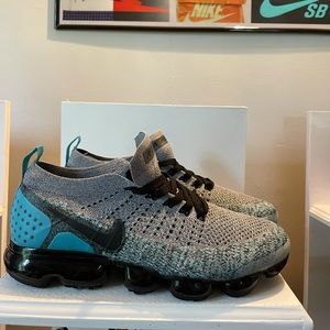 Sz 9 men nike vapormax flyknit gray